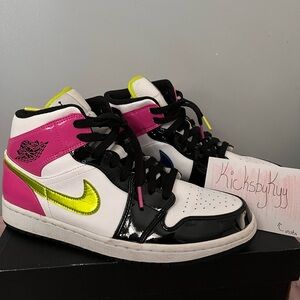 Air Jordan 1 Mid SE Cyber Active Fuchsia